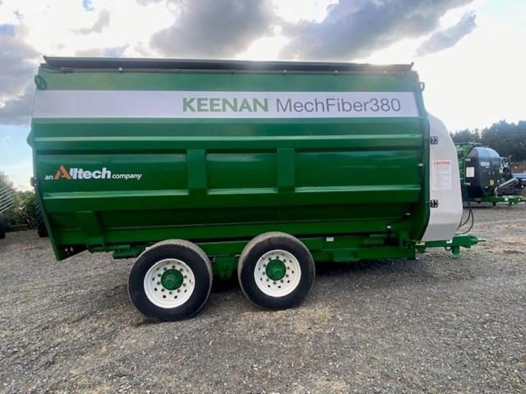 2016 KEENAN MechFiber 380 Mixer Wagon (USED) image 1