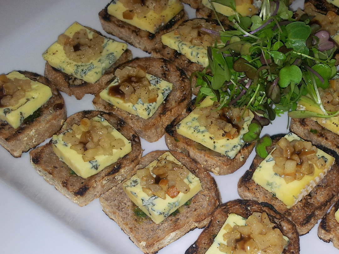 Toasted Five Grain bread with blue cheese, roast pear and rocket pesto image 0