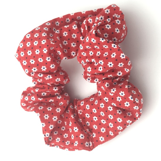 Red Daisies Scrunchie image 0