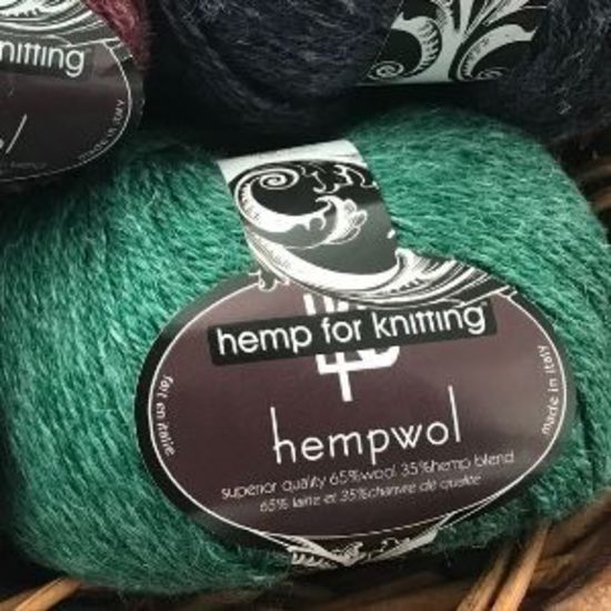 65% Wool and 35% Hemp - Double Knitting / 8 Ply Weight  - Verde image 1