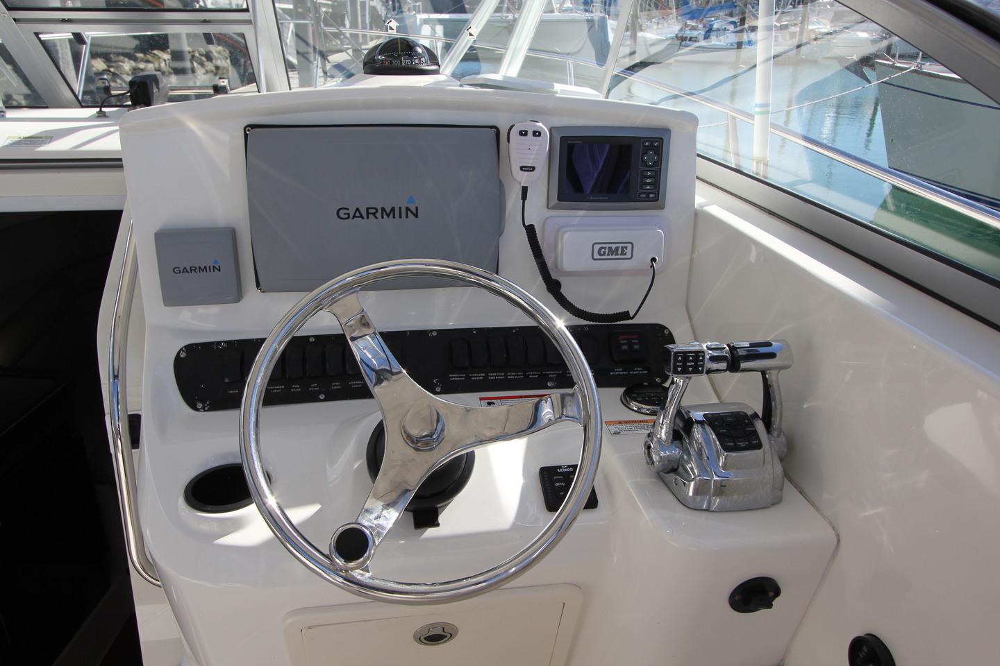 2011 Boston Whaler 305 Conquest image 9