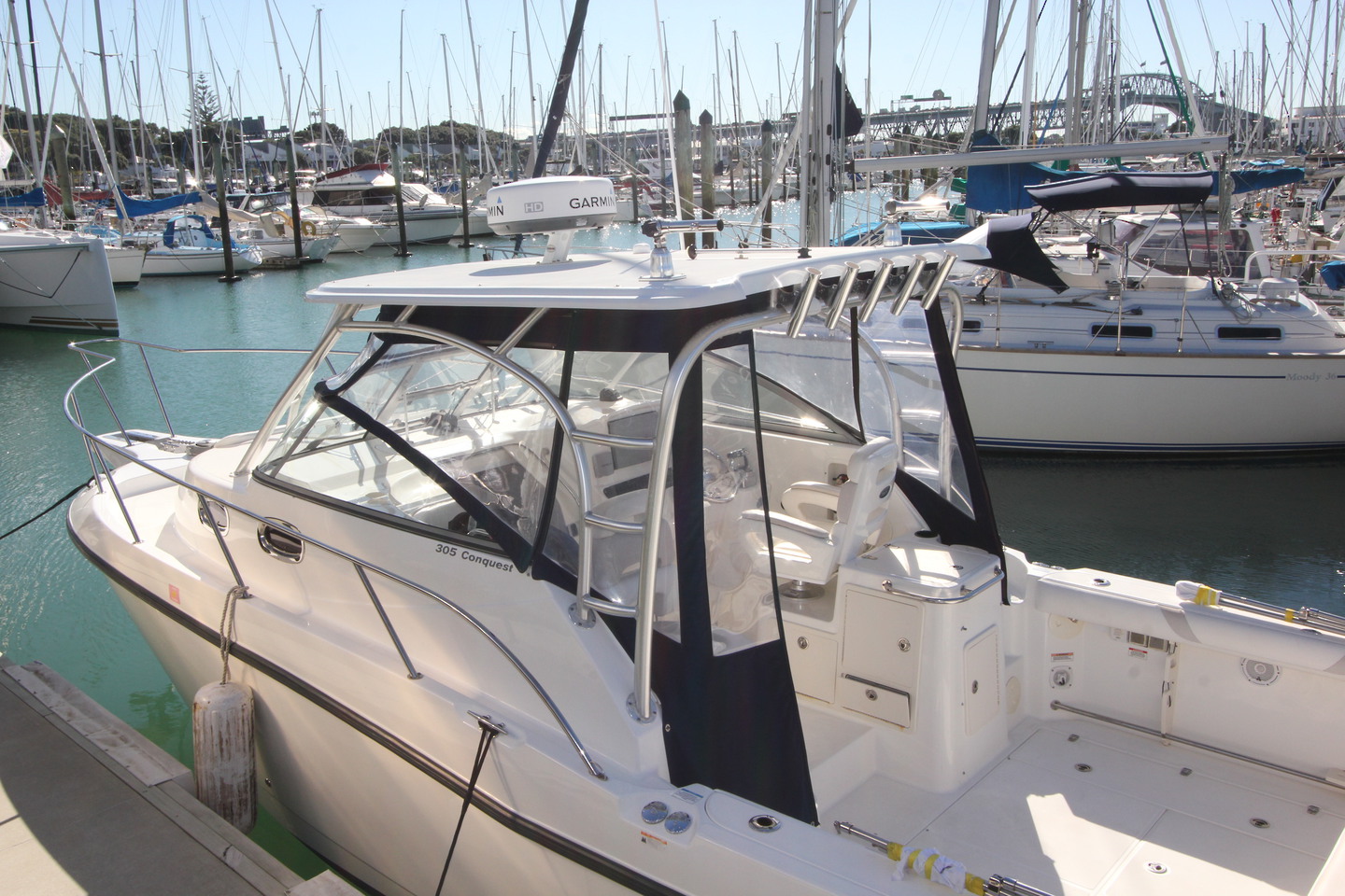 2011 Boston Whaler 305 Conquest image 5