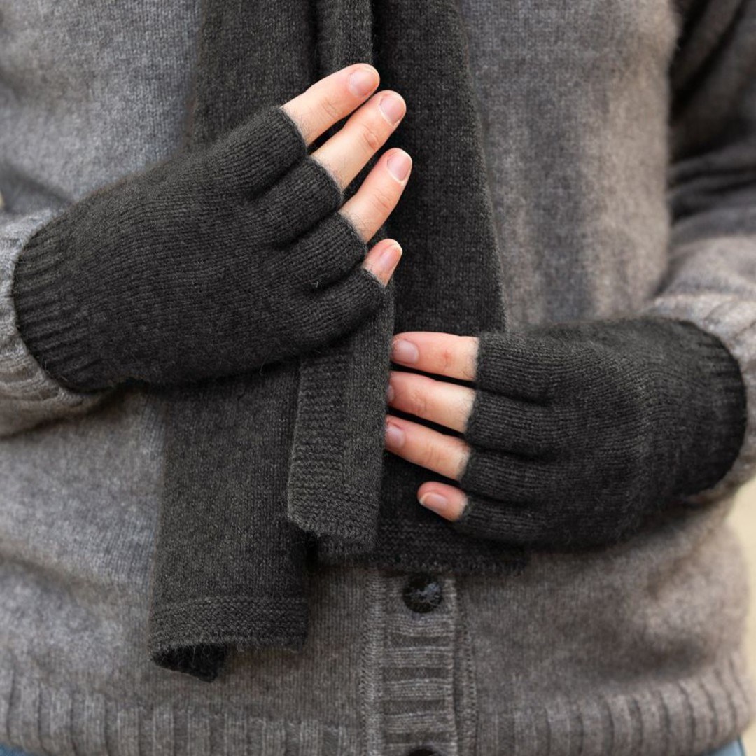 Possum Merino Fingerless Gloves image 1