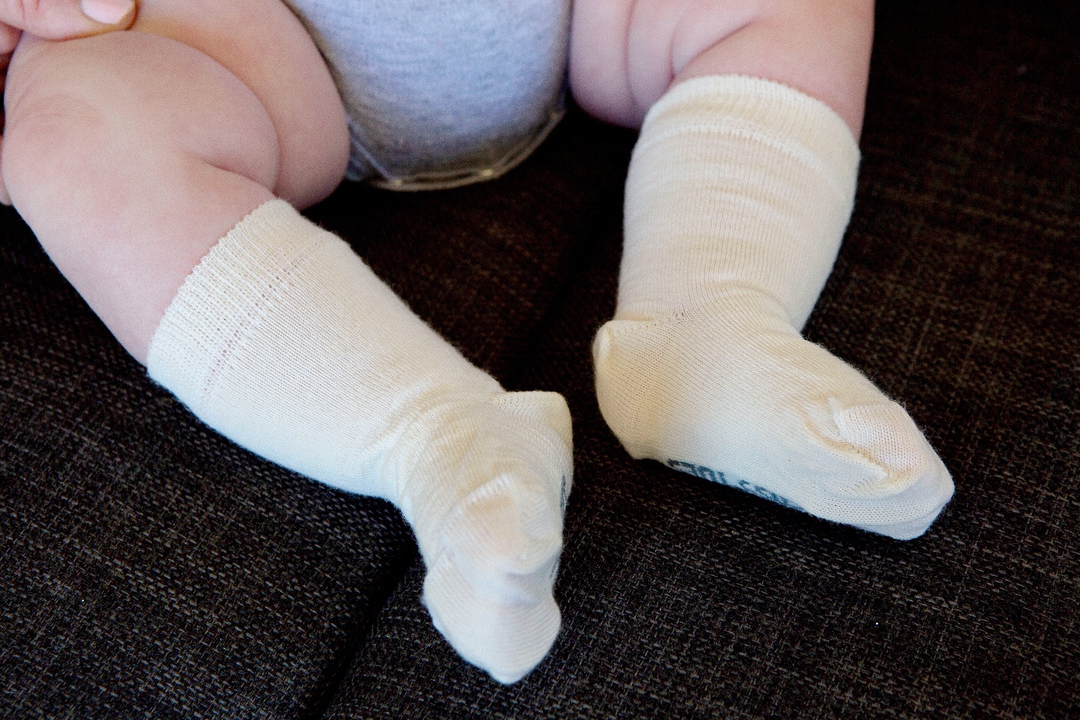 Merino Crew Baby Socks - white and navy image 1