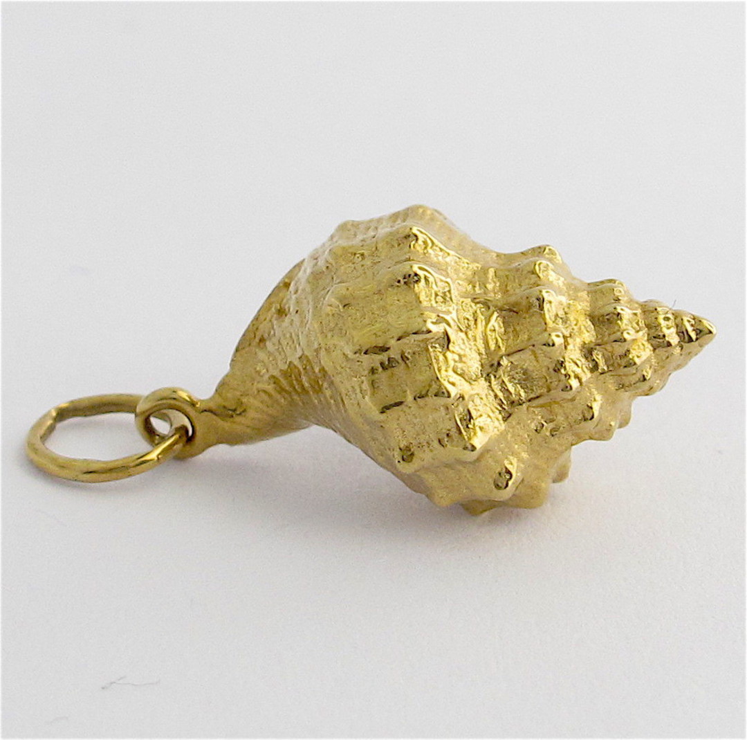 9ct yellow gold shell charm image 0