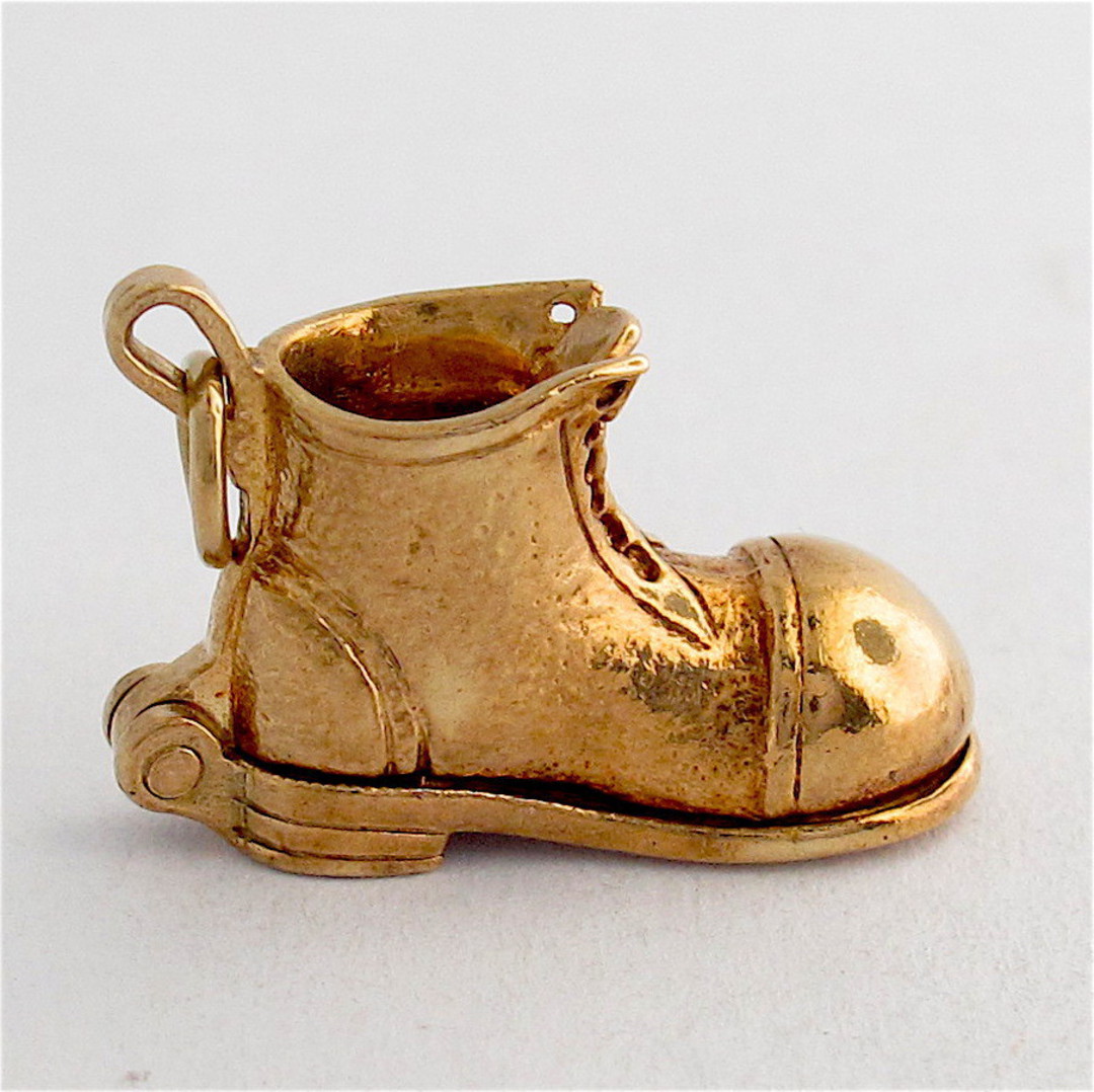 9ct yellow gold boot with horseshoe charm image 0
