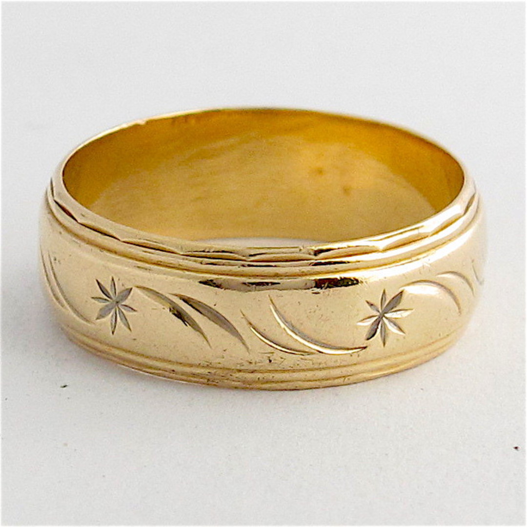 9ct yellow gold patterned band image 0