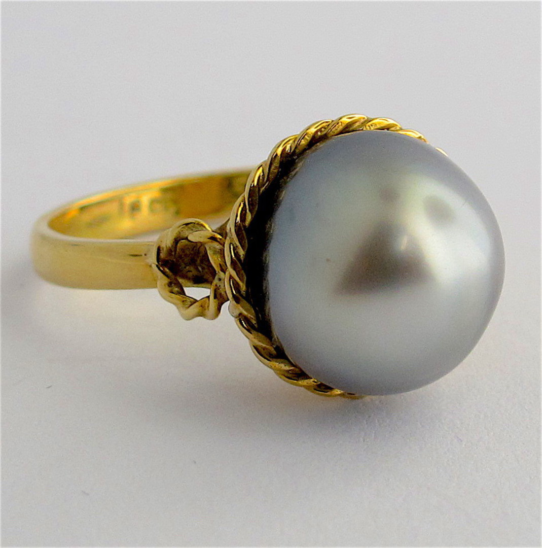18ct yellow gold black pearl ring image 0