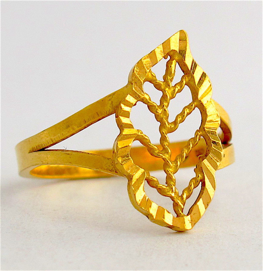 20ct yellow gold leaf ring image 0