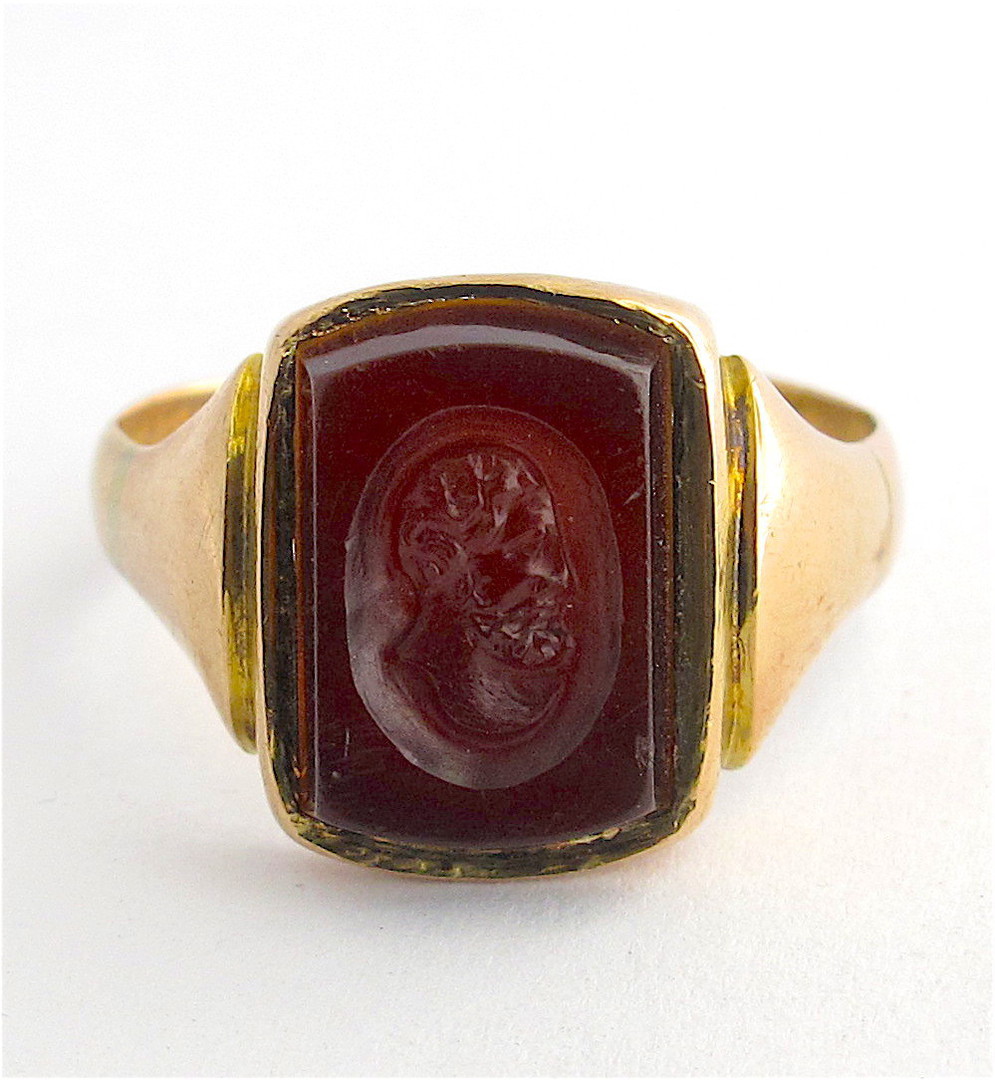 Men's 9ct yellow/rose gold antique carnelian signet ring image 0