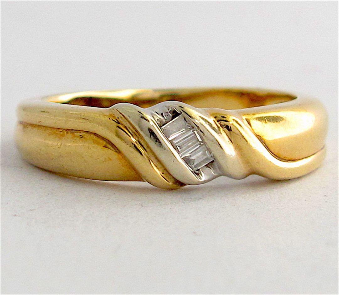 9ct yellow/white gold diamond ring image 0