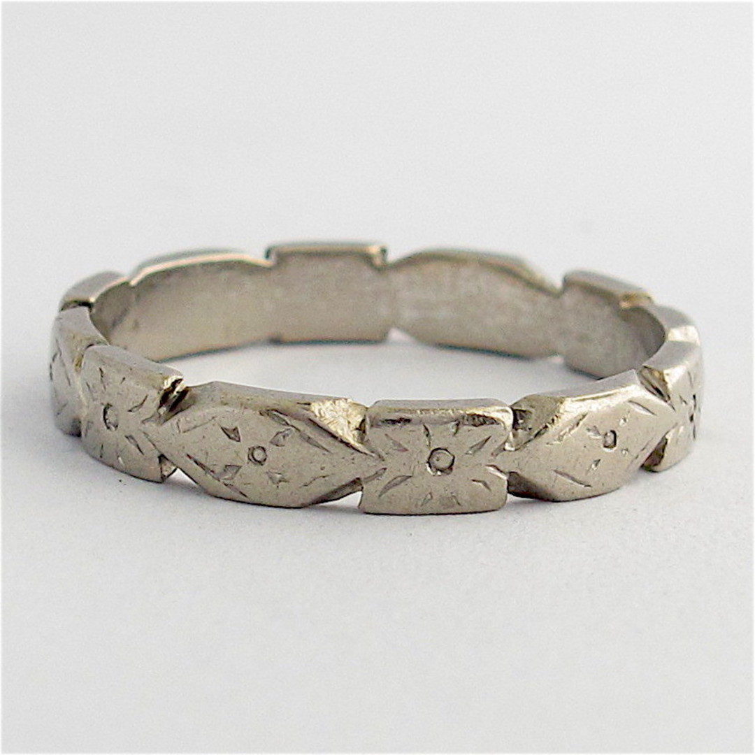 18ct white gold patterned band image 0