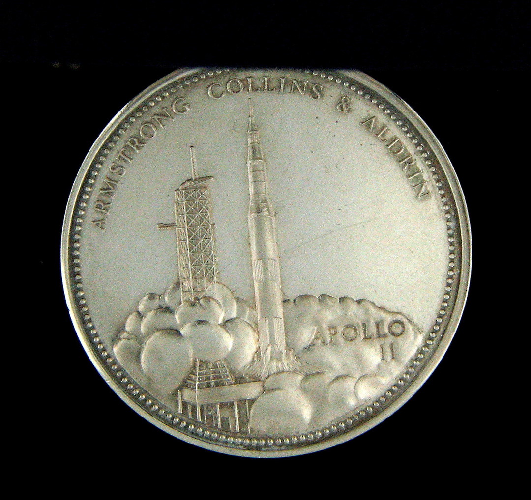 Apollo 11 silver commemorative medallion coin image 0