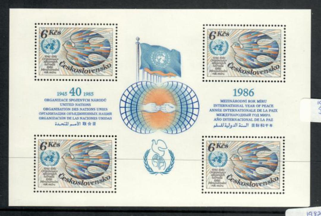 CZECHOSLOVAKIA 1985 40th Anniversary of the United Nations. Miniature sheet. - 52508 - UHM image 0