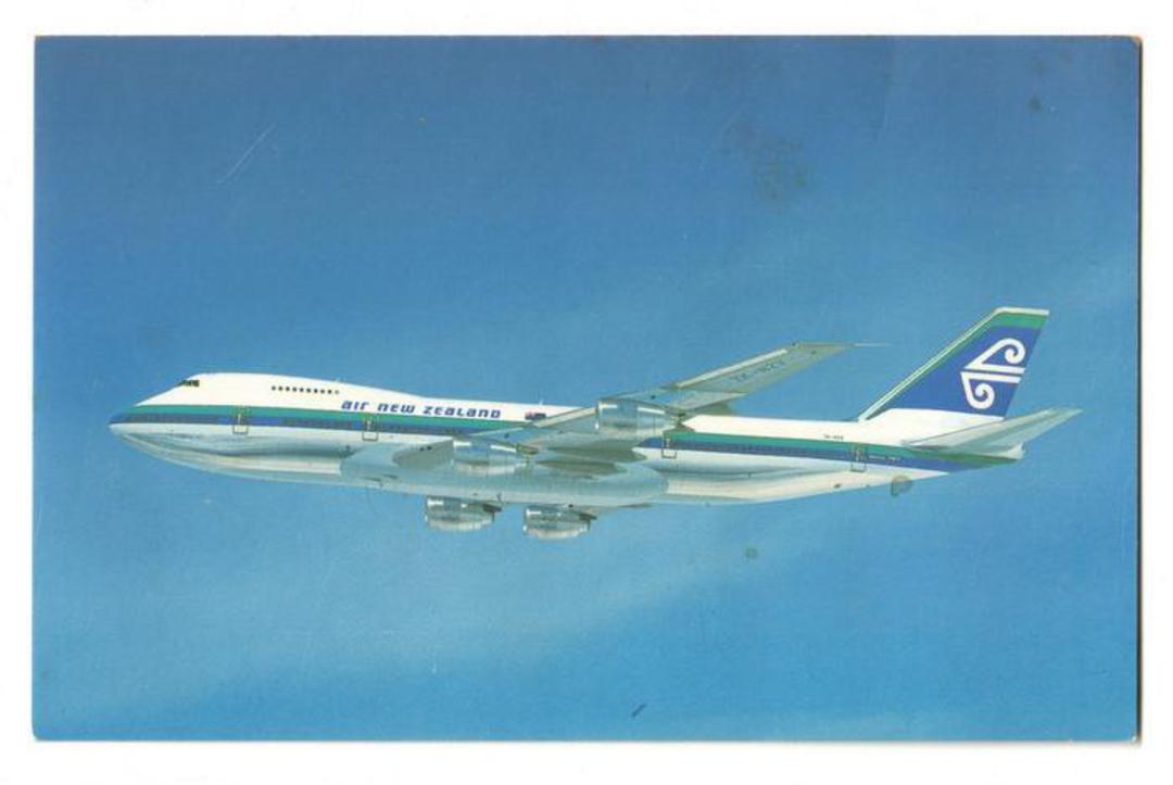 Coloured advertising postcard of Air New Zealand Boeing 747. - 40836 - Postcard image 0