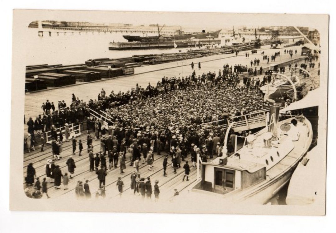 Real Photograph of HMS Renown at Melbourne on the Royal Tour 1927 - 69969 - Postcard image 0
