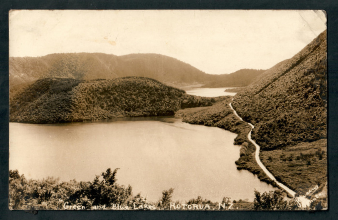 Real Photograph of Green and Blue Lakes. Adhesion on the reverse. - 246180 - Postcard image 0