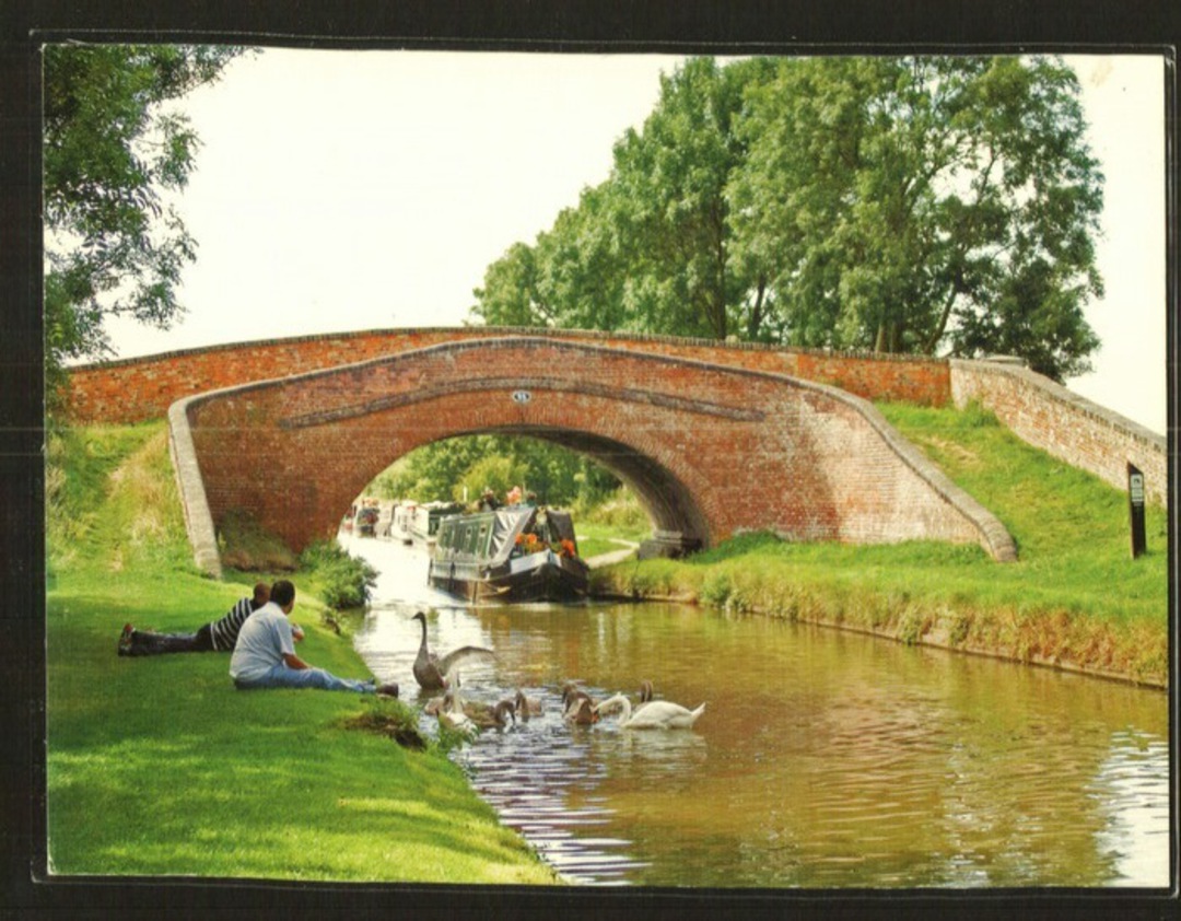 Modern Coloured Postcard of Braunston Turnover Bridge Oxford Canal. - 440033 - Postcard image 0