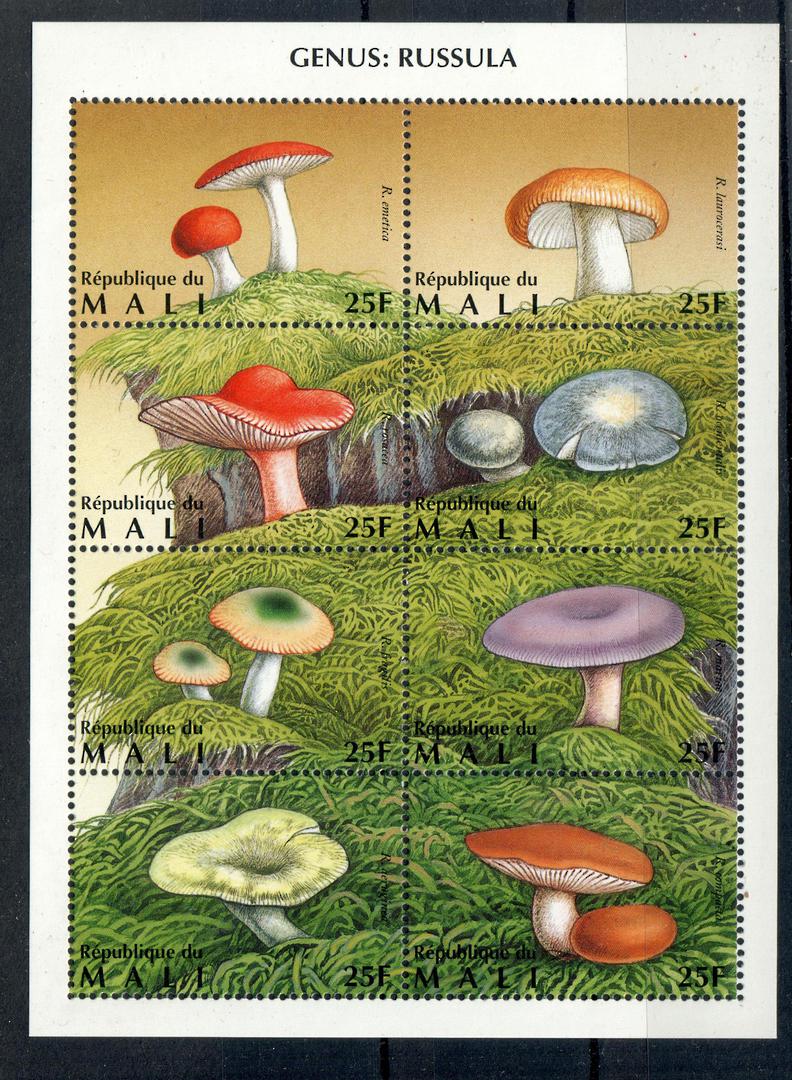 MALI Fungi miniature sheet. - 20982 - UHM image 0