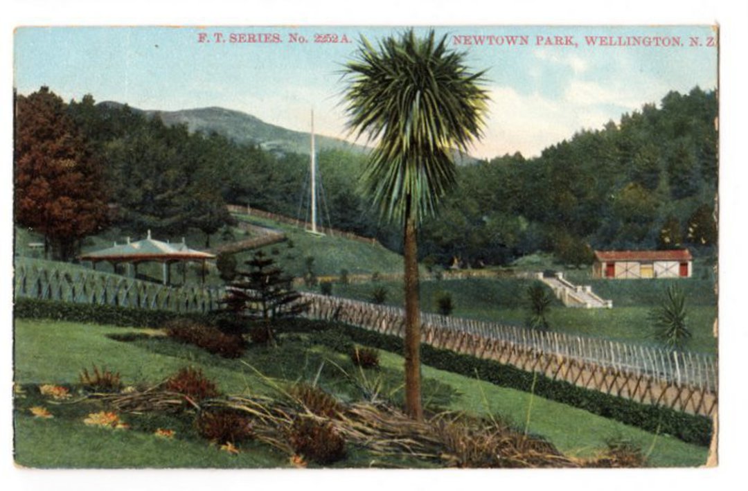 Coloured postcard of Newtown Park. - 47413 - Postcard image 0