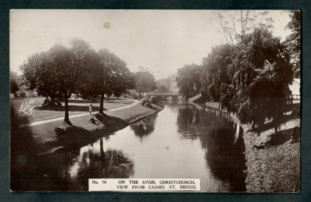 Postcard of the Avon from Cashel Street Bridge. - 48461 - Postcard image 0