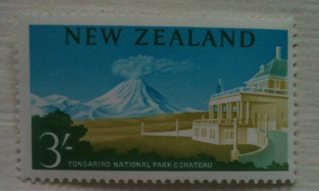 NEW ZEALAND 1960 Pictorial 3/- Multicoloured. - 361 - UHM image 0
