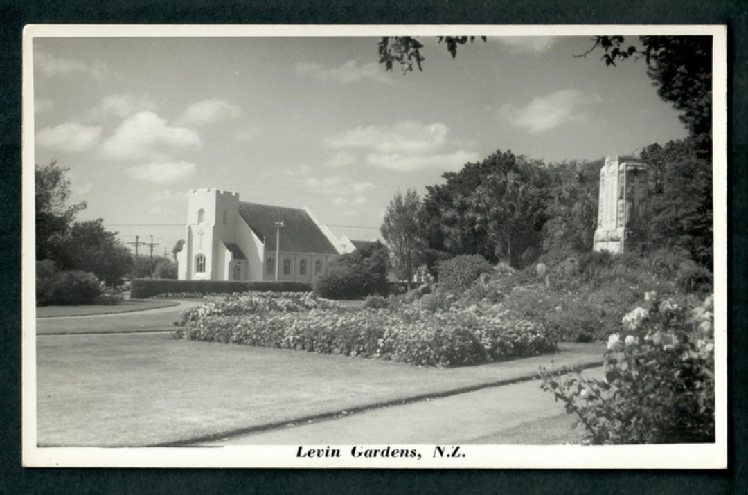 Real Photograph of the Levin Gardens. - 47305 - Postcard image 0