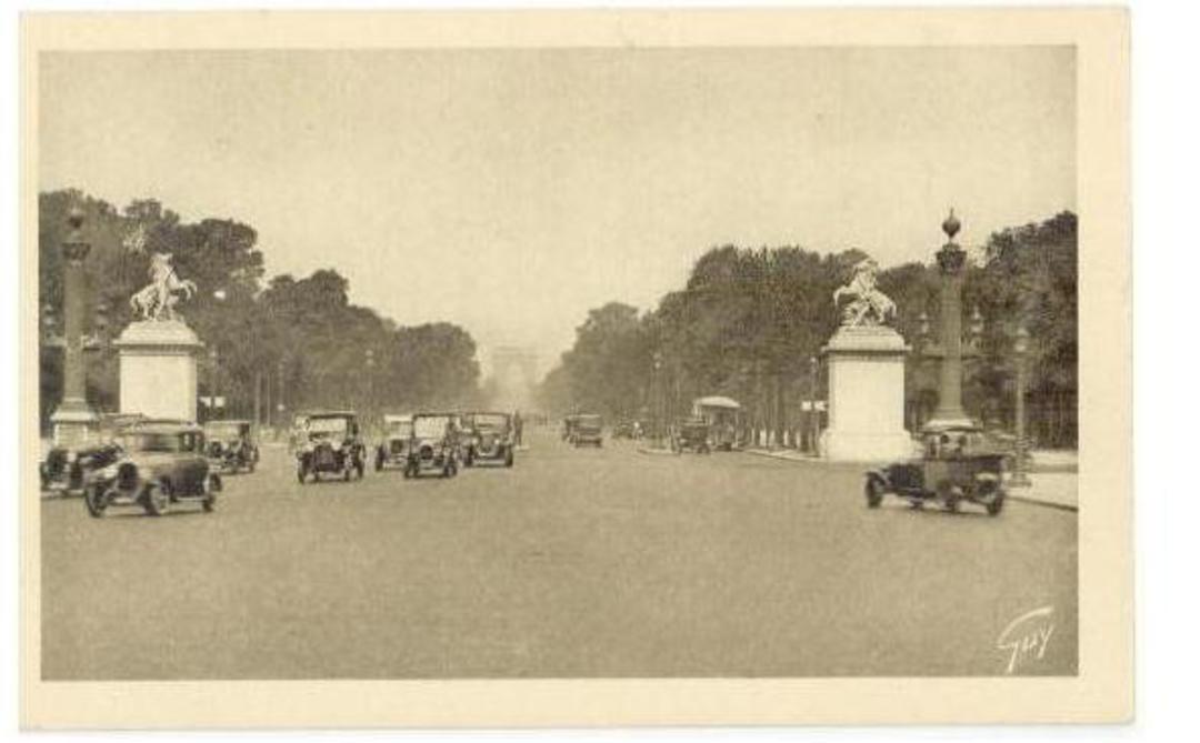 FRANCE Carte Postale Three nice postcards including nice view of the Champs-Elysees with several vehicles. - 41325 - Postcard image 0