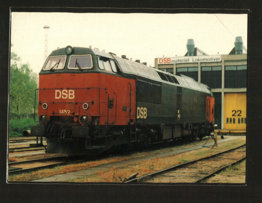 DENMARK Coloured postcard of Diesel-Electric Locomotive. - 40581 - Postcard image 0