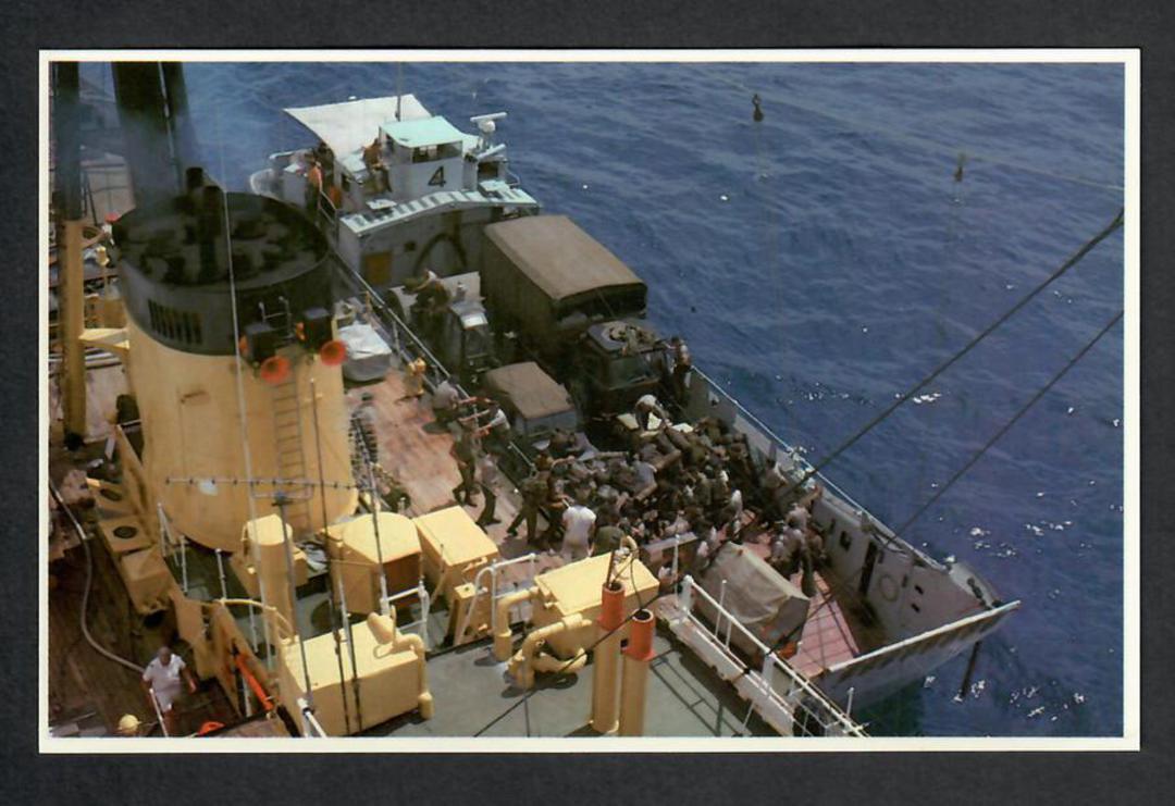 War in the South Atlantic. Coloured postcard. Loading Vehicles and Heavy Equopment into a Landing Craft. - 44131 - Postcard image 0