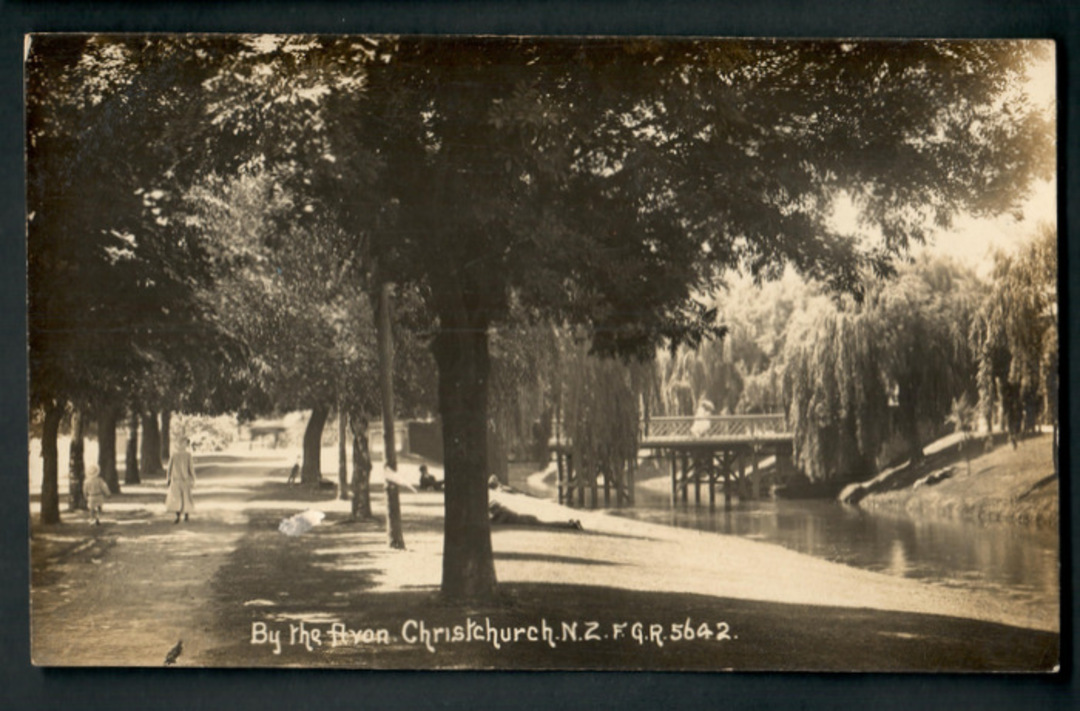 Real Photograph by Radcliffe. By the Avon Christchurch. - 48326 - Postcard image 0