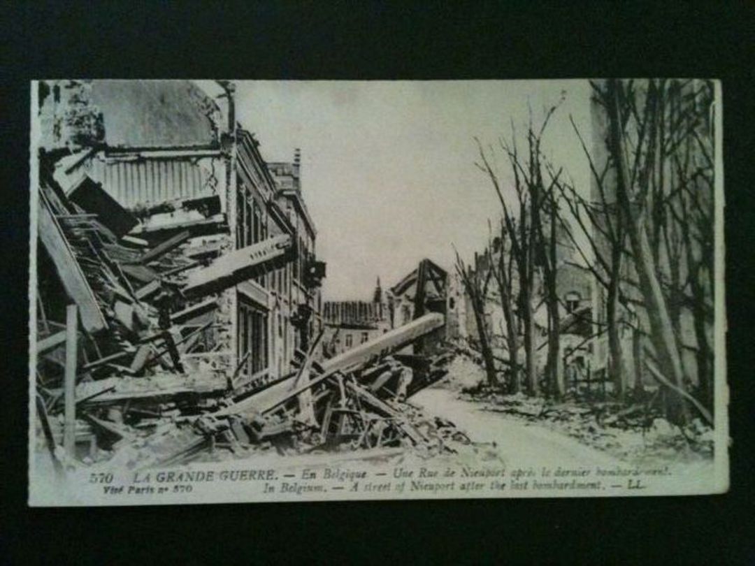 BELGIUM Postcard a street in Nieuport after the last Bombardment - 40121 - Postcard image 0