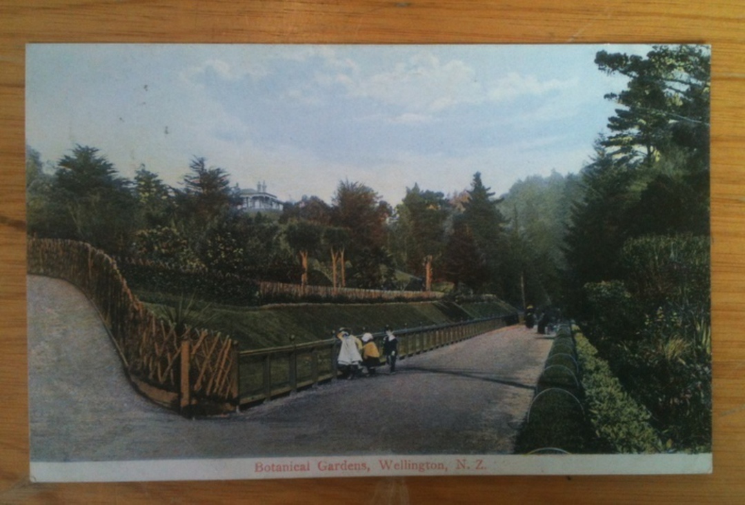 Coloured postcard of the Botanical Gardens Wellington. - 47336 - Postcard image 0
