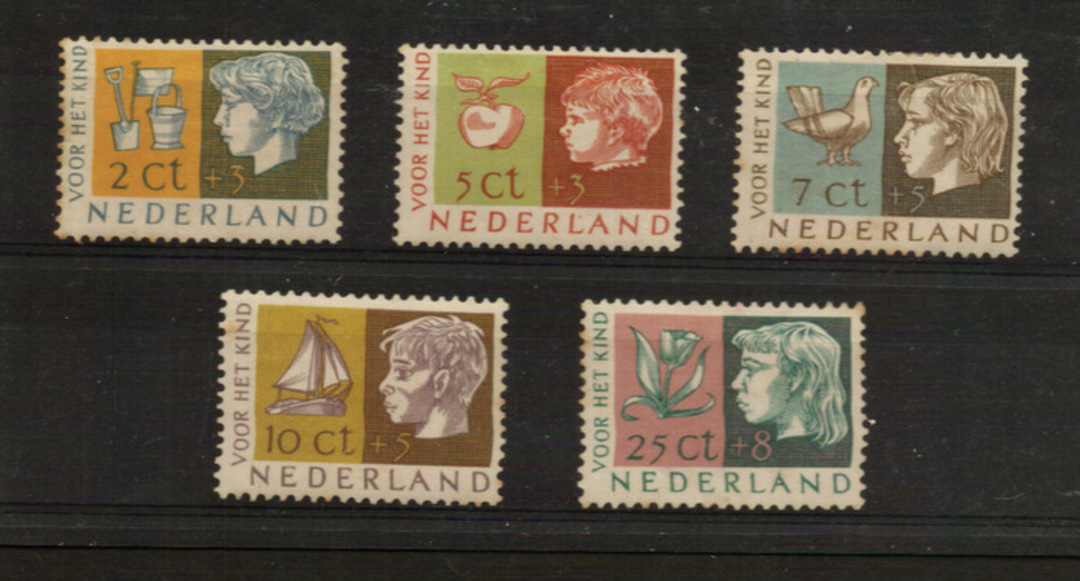 NETHERLANDS 1953 Child Welfare. Set of 5. - 21214 - Mint image 0