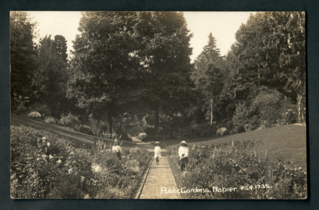 Real Photograph by Radcliffe of Public Gardens Napier. - 47926 - Postcard image 0