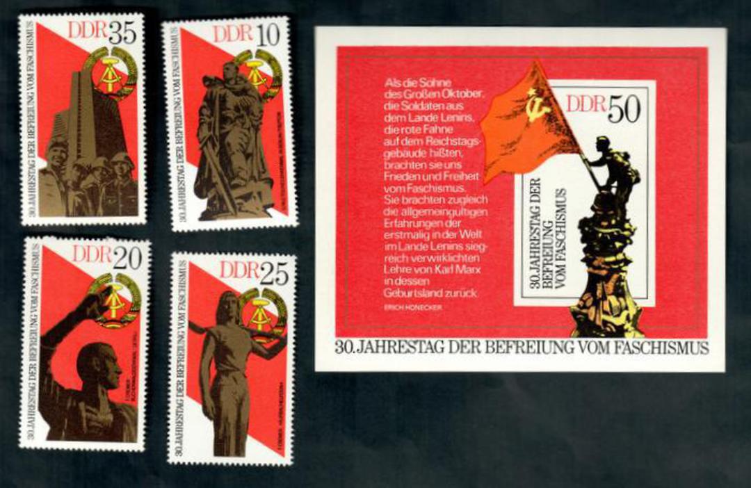 EAST GERMANY 1975 30th Anniversary of Liberation. Set of 4 and miniature sheet. - 52118 - LHM image 0