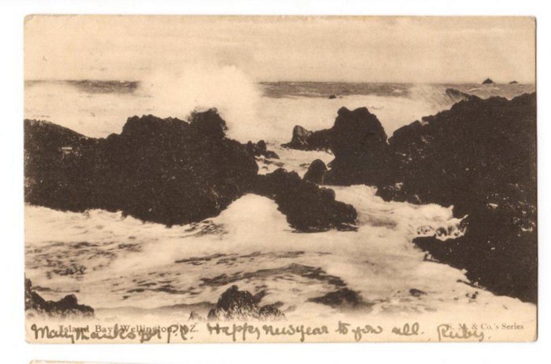 Early Undivided Postcard of Island Bay Wellington. The Rocks. - 47636 - Postcard image 0
