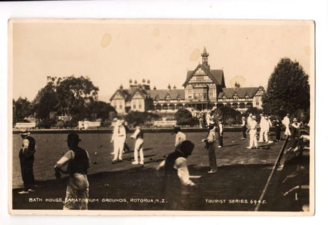 Real Photograph of the Bath House Rotorua. Game of Bowls in progress. - 46191 - Postcard image 0