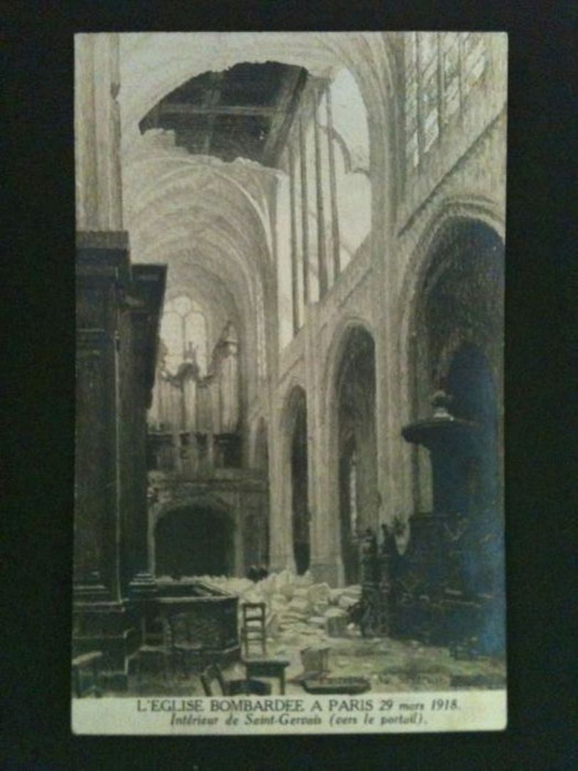 FRANCE 1918 L'Eglise Bombardee a Paris 29 Mars 1918. Interieur de Saint-Gervais. Deux Carte Postale. Vers le portail et vers le image 1