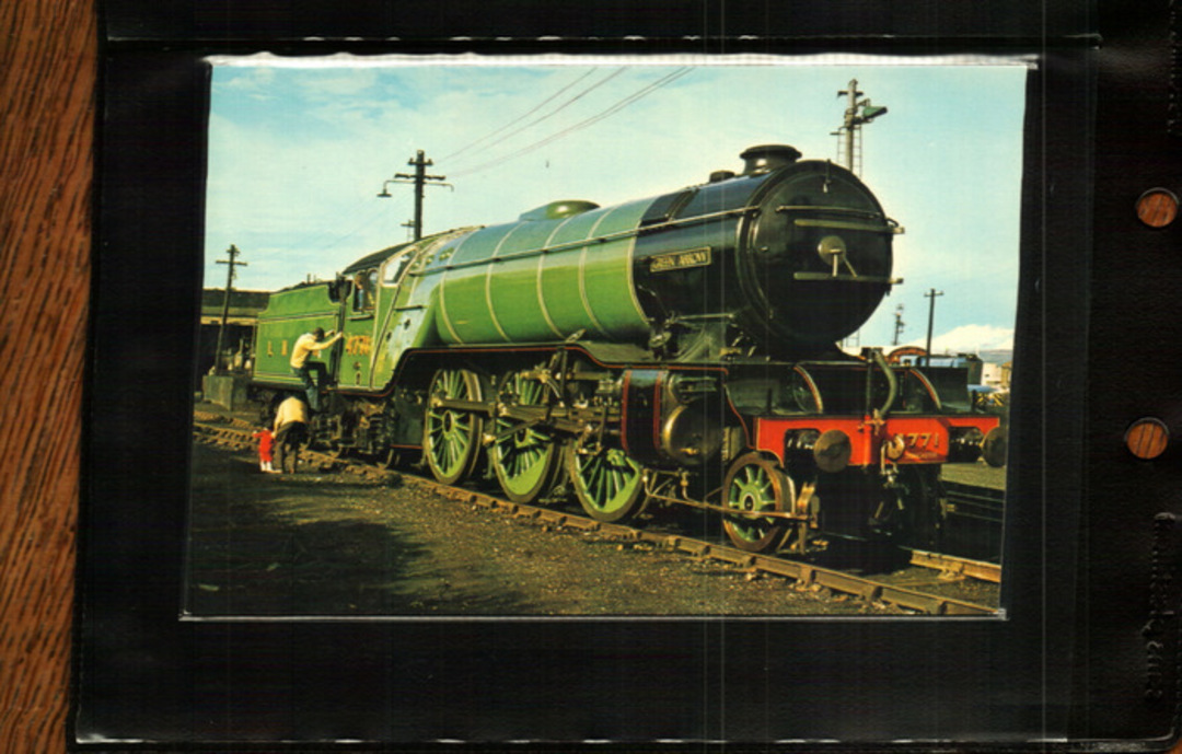 Modern Coloured Postcard of LNER 2-6-2 Class V2 #4771 Green Arrow. - 440011 - Postcard image 0