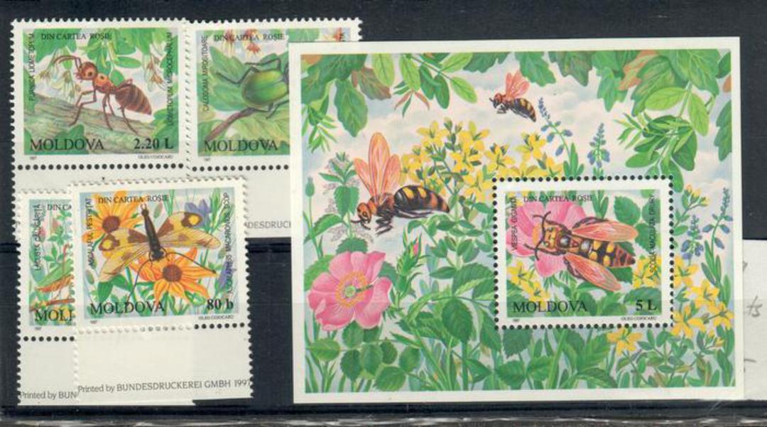 MOLDOVA 1997 Set of 4 and miniature sheet. Flowers bees and other insects. - 20491 - UHM image 0