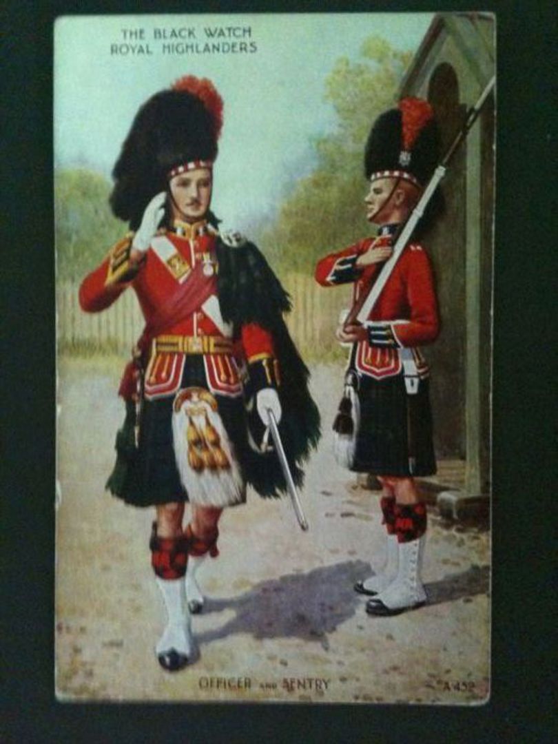 Coloured postcard by Valentines of the Black Watch Royal Highlanders, Officer and Sentry. Art card. - 40062 - Postcard image 0