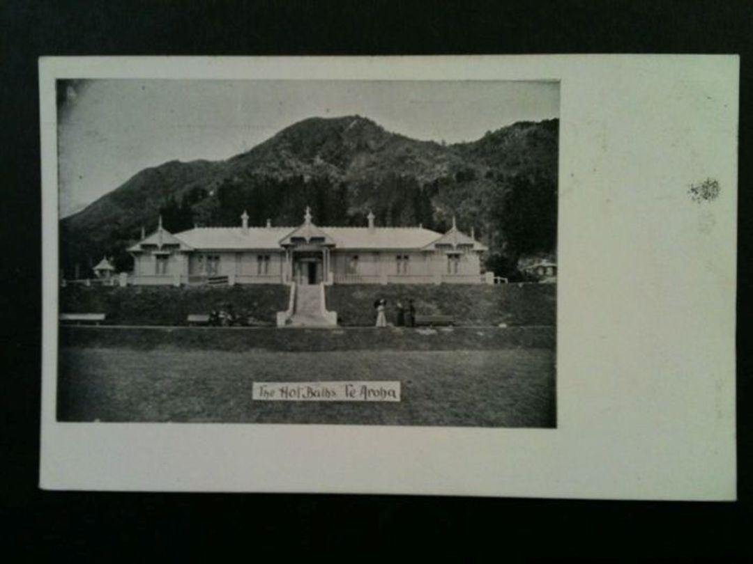Early Undivided Postcard of the Hot Bathe Te Aroha. - 46536 - Postcard image 0