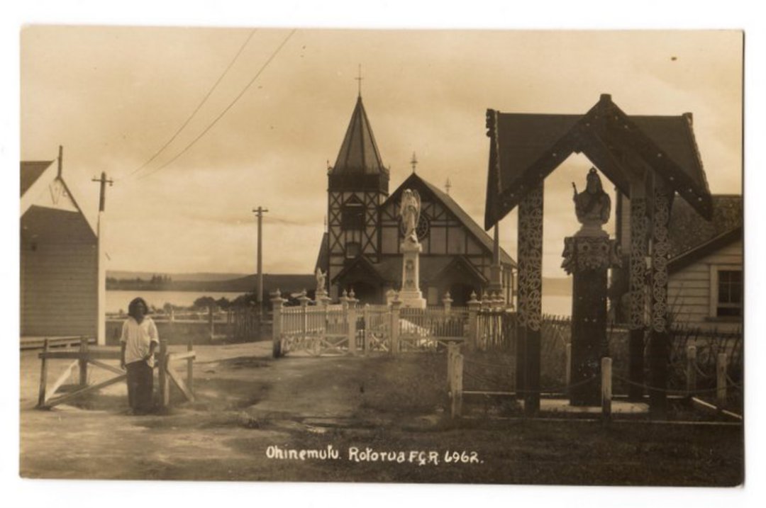 Real Photograph by Radcliffe of Ohinemutu Rotorua. - 45994 - Postcard image 0