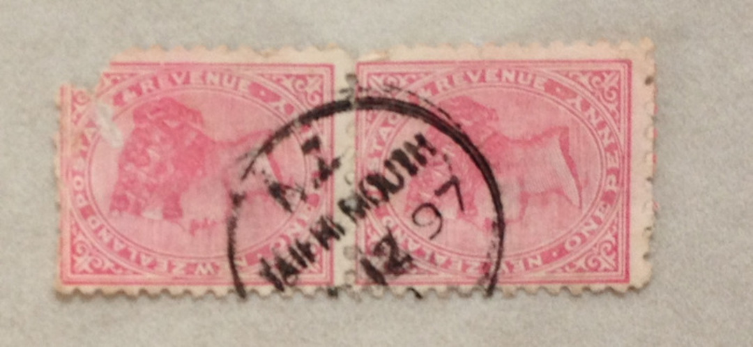 NEW ZEALAND Postmark Dunedin  TAIERI MOUTH. A Class cancel on pair of 1d Second Sideface. One of the pair is damaged. - 79395 - image 0