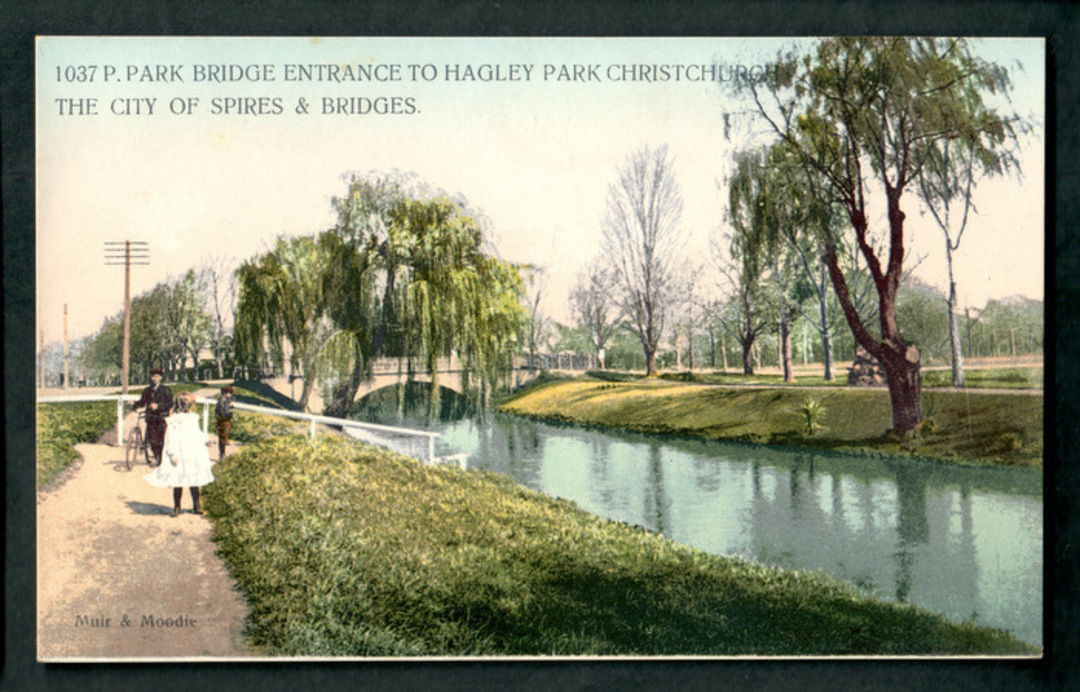 Postcard by Muir & Moodie of Park Bridge entrance to Hagley Park. - 48536 - Postcard image 0
