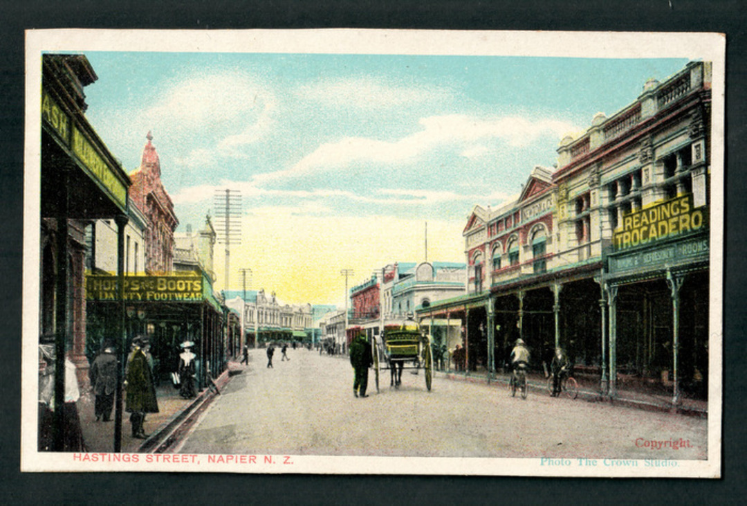 Coloured postcard of Hastins Street Napier. - 48080 - Postcard image 0