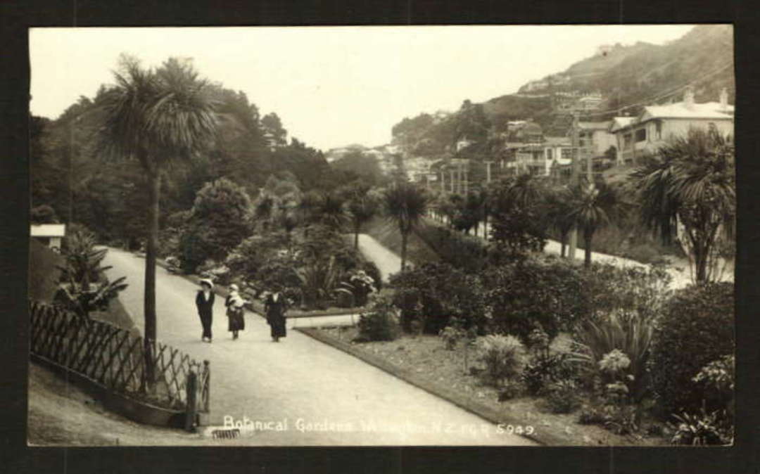 Real Photograph by Radcliffe of Botanical Gardens Wellington. - 47347 - Postcard image 0
