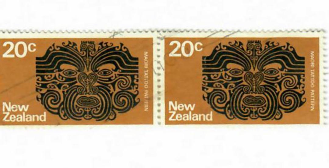 NEW ZEALAND 1971 Pictorial 20c Maori. Slight offset printing. Nice fine pair. - 74776 - FU image 0