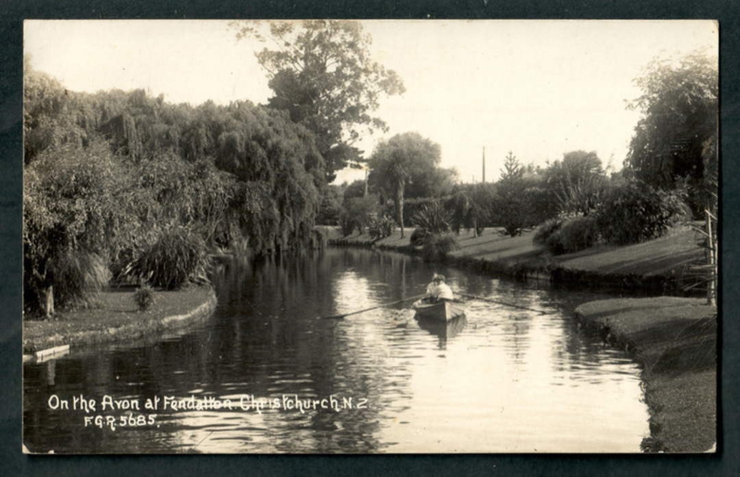 Real Photograph by Radcliffe. On The Avon at Fendalton Christchurch. - 48391 - Postcard image 0